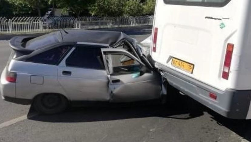 ДТП зарегистрировали у остановки &laquo;Театр кукол&raquo;.