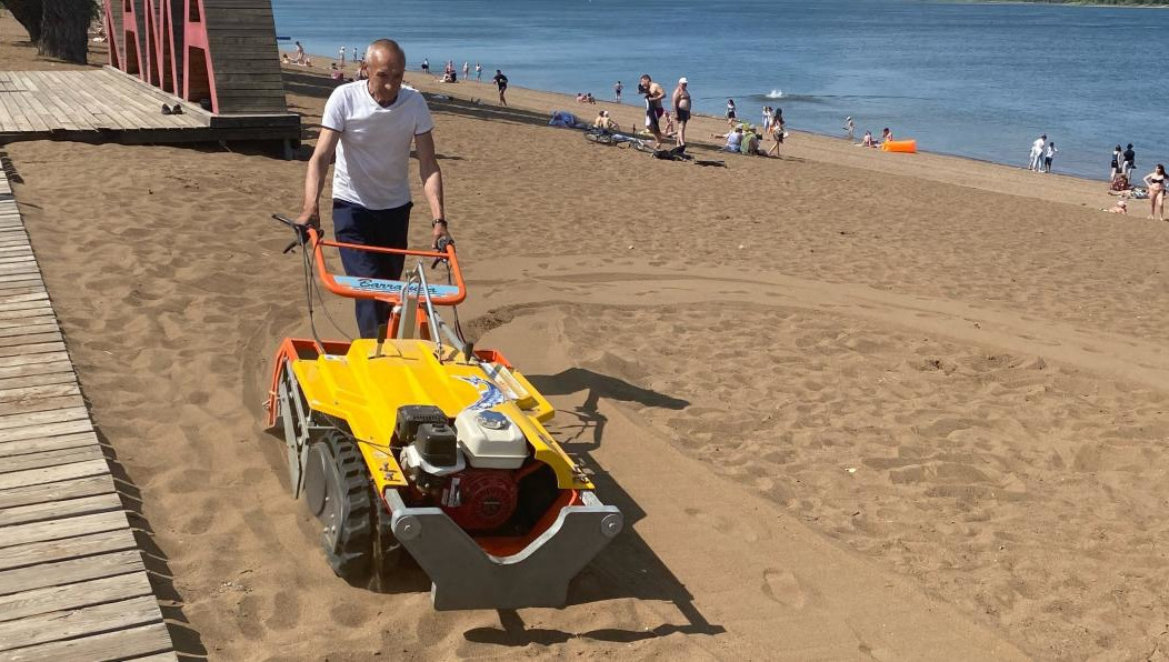 Специалисты сделали забор песка