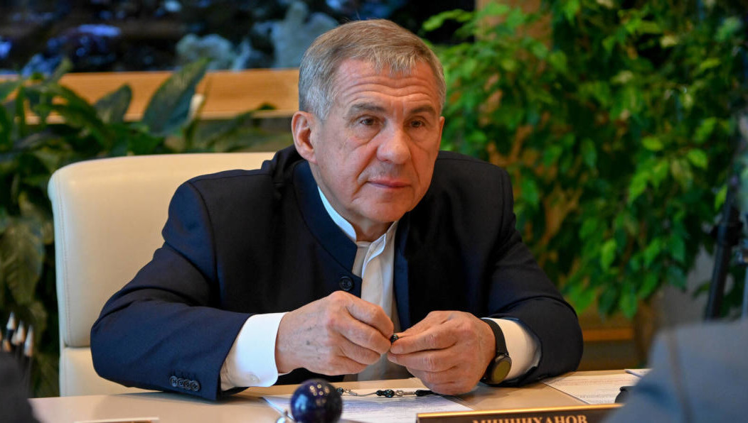 Раис республики поручил обеспечить сотрудников заводов качественным питанием.