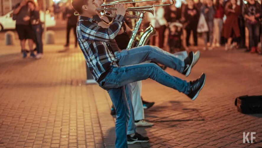 Артисты выступят на улице Баумана перед зданием Акакдемии наук РТ.
