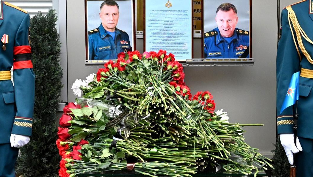 Она пройдет в 16:00 по московскому времени во всех пожарно-спасательных частях и подразделениях министерства.