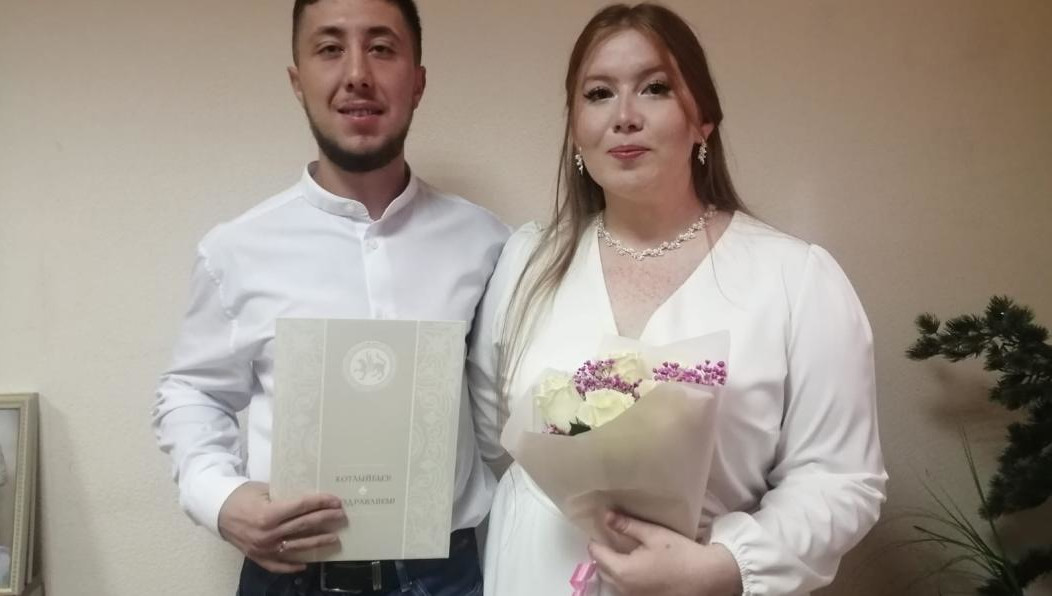 В преддверии дня города в ЗАГСе зарегистрировали юбилейную пару.