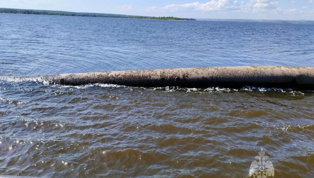 Препятствие особенно опасно для маломерных судов на больших скоростях.