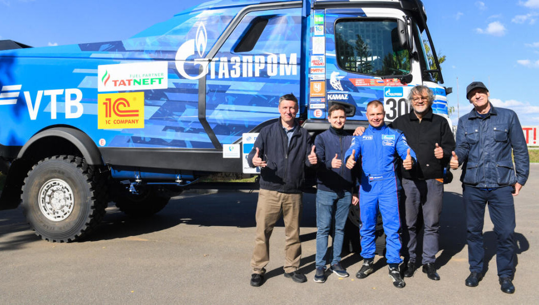 Режиссеру предложили поуправлять спортивным автомобилем