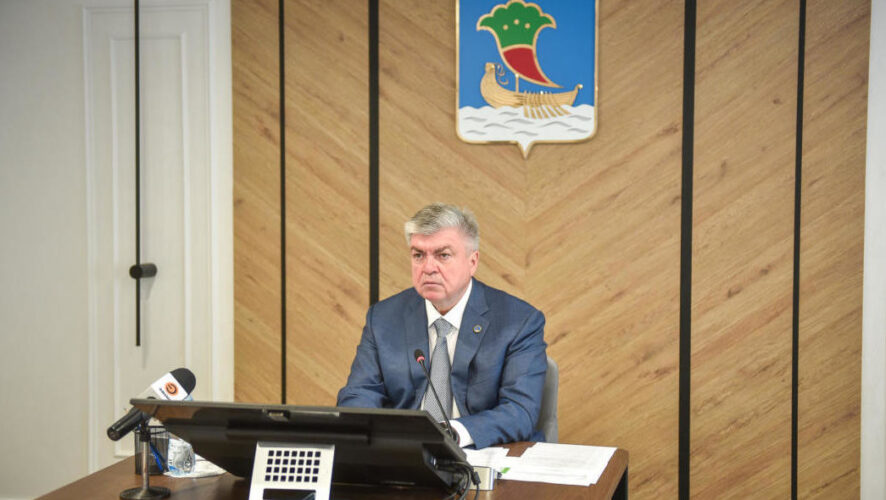 Мэр Челнов попросил ежедневно контролировать организацию отдыха.