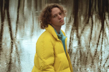 Мужчина давно не общался с артистом.