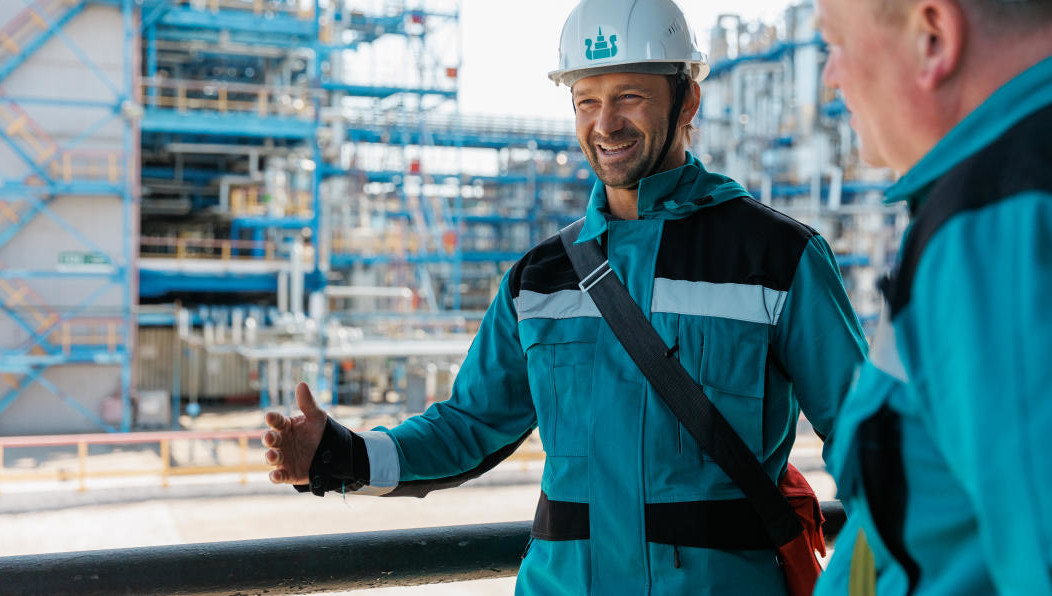 Там спортсмен встретился с сотрудниками