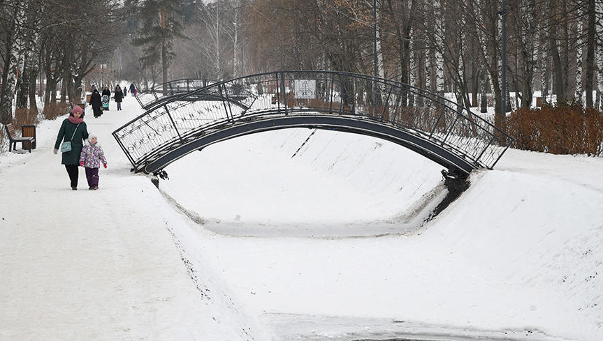 Желающие бесплатно получат стеклянные фонарики трех цветов со свечками внутри.