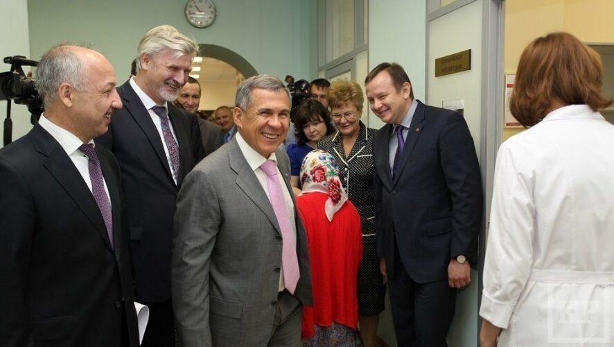 Обновленную после капитального ремонта многопрофильную поликлинику  «Спасение» посетил президент Татарстана Рустам Минниханов