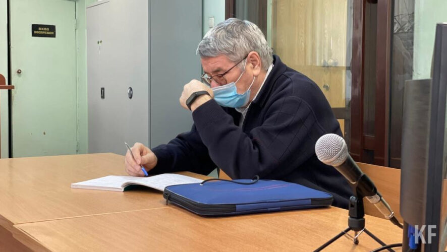 Завкафедрой технологии полиграфических процессов и кинофотоматериалов Руслану Гарипову грозит 4 года тюрьмы.