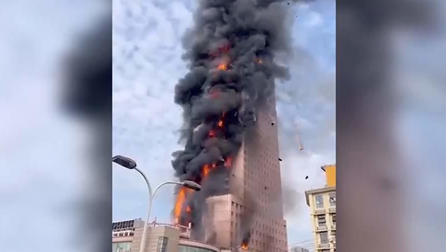 С огнем боролись 280 пожарных расчетов.