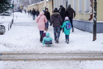 В случае усыновления второго и последующих детей выплата составит 616 617 рублей.