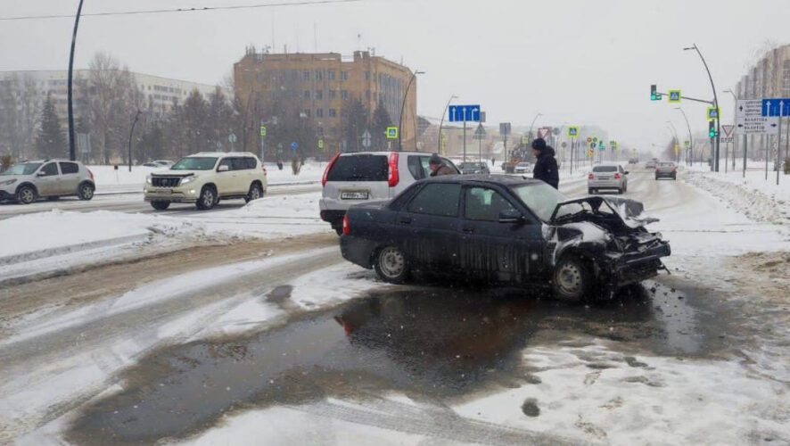 Мужчину на скорой помощи доставили в травматологическое отделение.