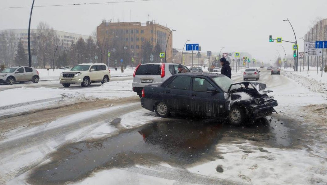 Мужчину на скорой помощи доставили в травматологическое отделение.