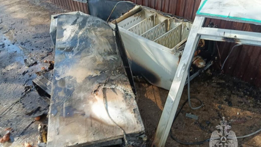 Загорелся электрощит в столовой.