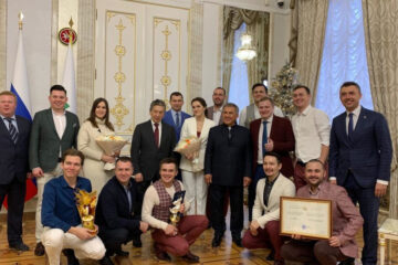Президент Татарстана встретился с победителями Высшей лиги КВН «Сборная Татнефти».