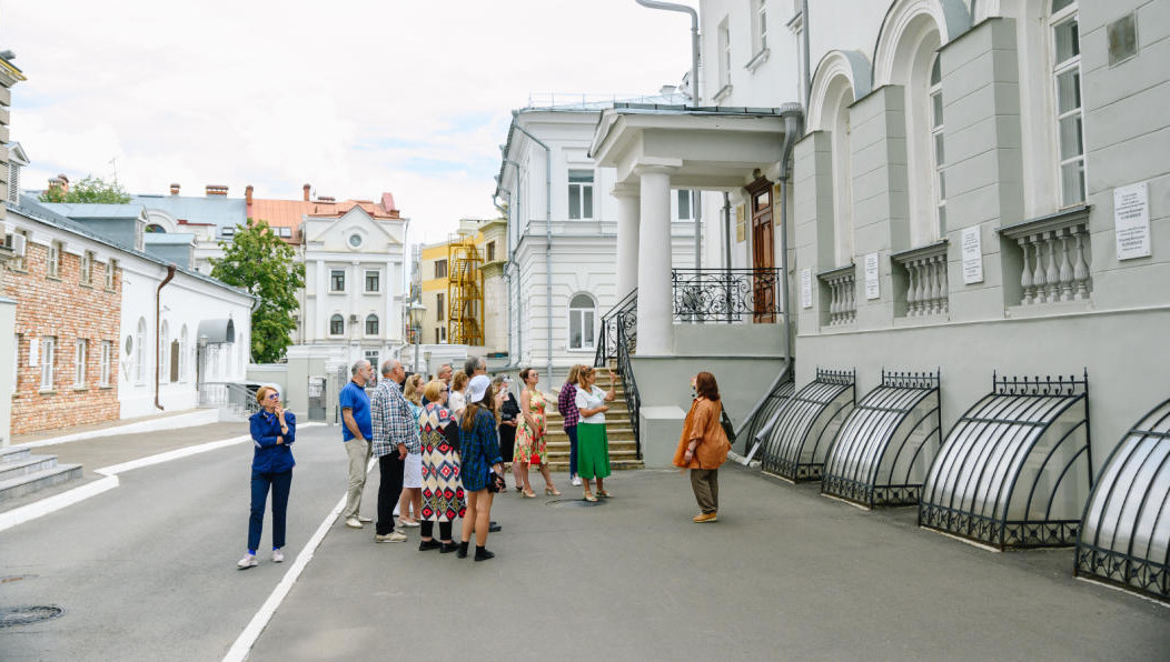 Гостям рассказали о Первой гимназии