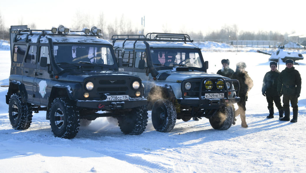 Российские внедорожники попросили у градоначальника сами военнослужащие.