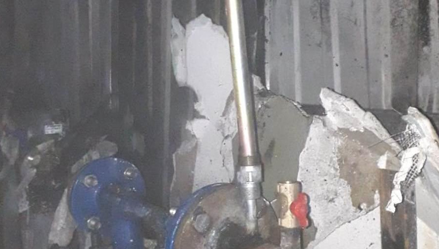 Рабочие вышли из помещения до приезда огнеборцев.