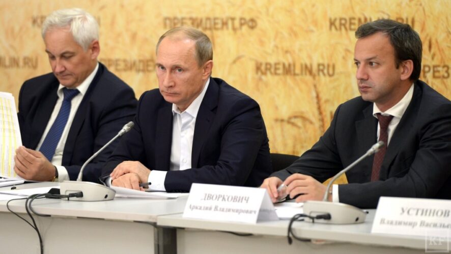Президент России Владимир Путин поручил правительству до первого ноября представить предложения о дополнительных источниках доходов бюджета. Об этом говорится в сообщении на сайте