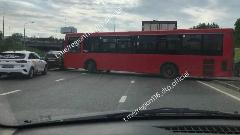 Из-за ДТП образовалась пробка.