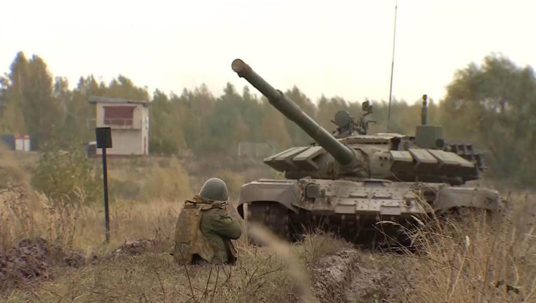 Также военнослужащие выполнили боевые стрельбы из автоматов.