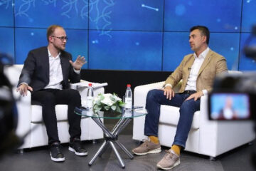 Дамир Фаттахов встретился с руководителем Росмолодёжи Александром Бугаевым.