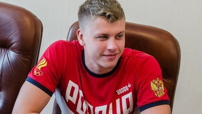 Александр Красных проплыл 200 метров вольным стилем за 1 минуту 45