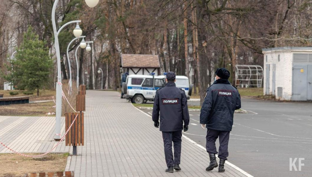 Возмутителям спокойствия пришлось объясняться перед полицейскими.