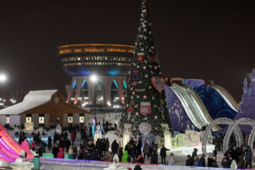 Как и прошлом году новогоднее дерево будет располагаться  рядом с центром семьи «Казан».