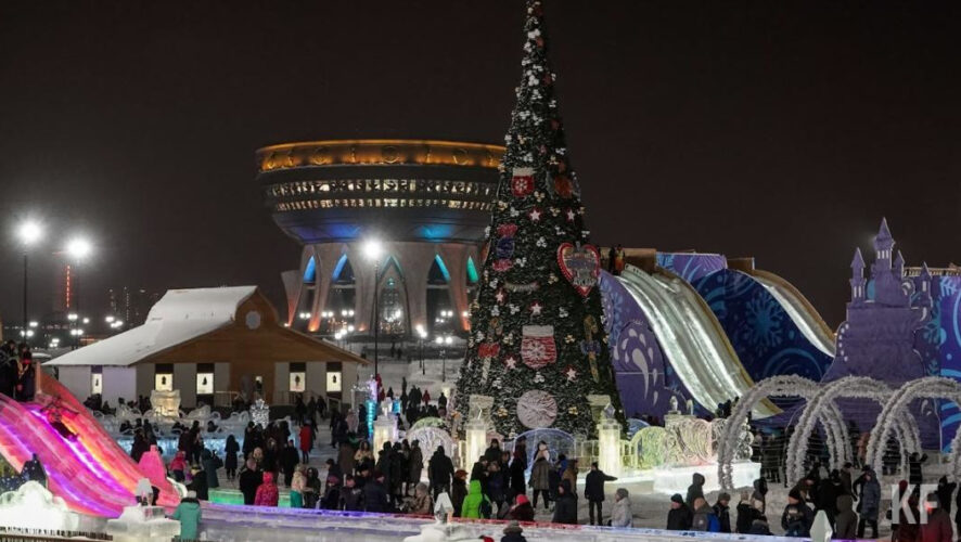 Как и прошлом году новогоднее дерево будет располагаться  рядом с центром семьи «Казан».