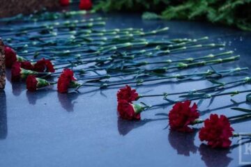 Деловой понедельник в мэрии Набережных Челнов начали с минуты молчания. Глава города Наиль Магдеев предложил почтить память погибших в авиакатастрофе под Москвой.