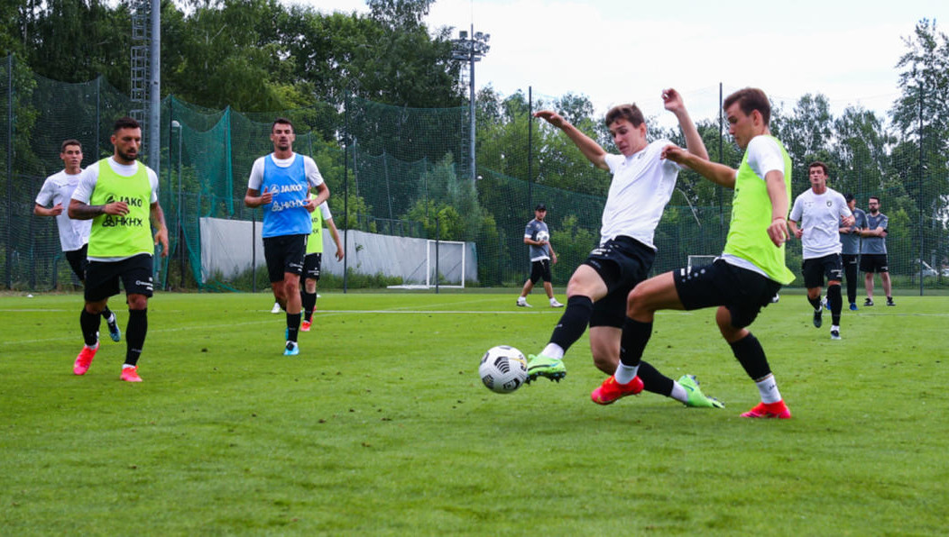 В клубе привит только тренерский и административный штаб.