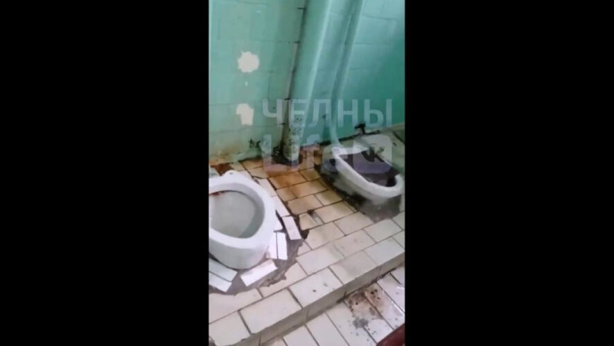 В уборной нет перегородок