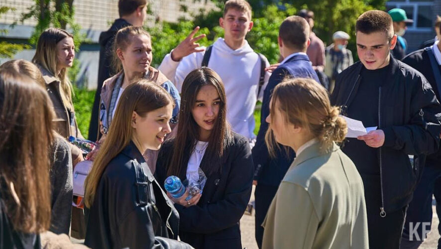 Жители республики назвали плюсы и минусы работы до 18 лет.