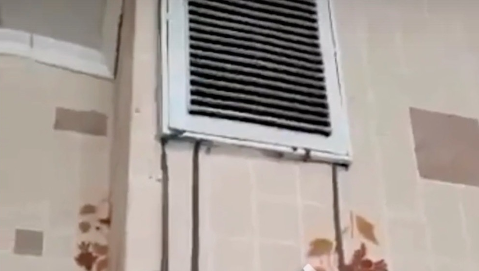 Стены и полы у соседей ниже оказались испорчены.