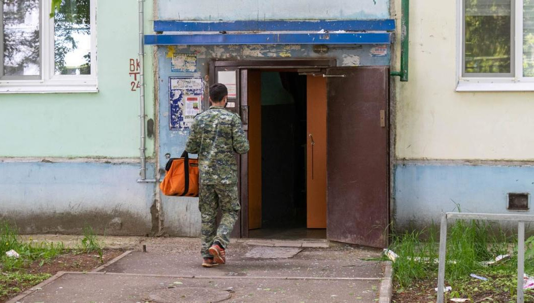 Жители казанских многоэтажек объединились против председателя ЖСК. Они требуют его покинуть пост. Ежемесячно жильцы платят восемь тысяч рублей