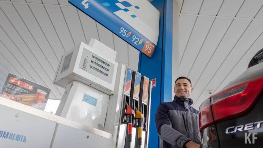 Цена на бензин АИ-98 и выше увеличилась на 19 копеек и теперь составляет 61
