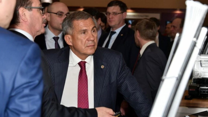 Поздравление было сопровождено символичным фото.