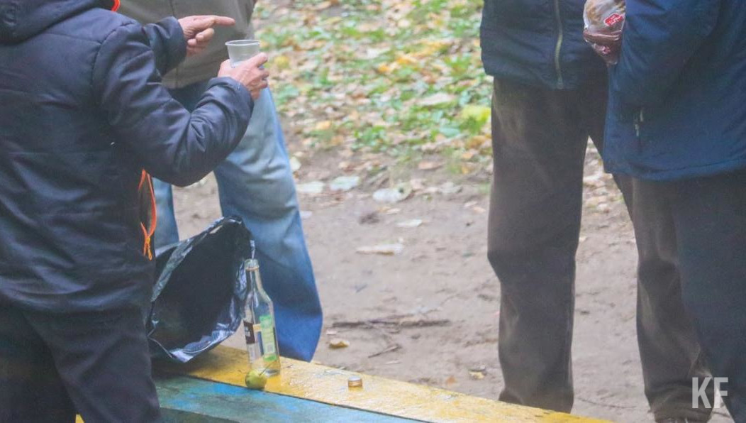 Правонарушители распивали спиртное и вели себя вызывающе.