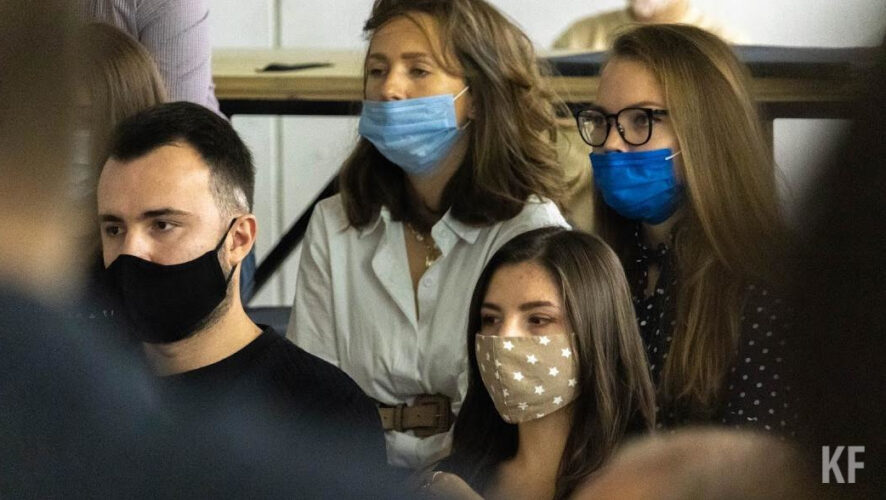 Этому будет способствовать большое количество переболевших инфекцией.