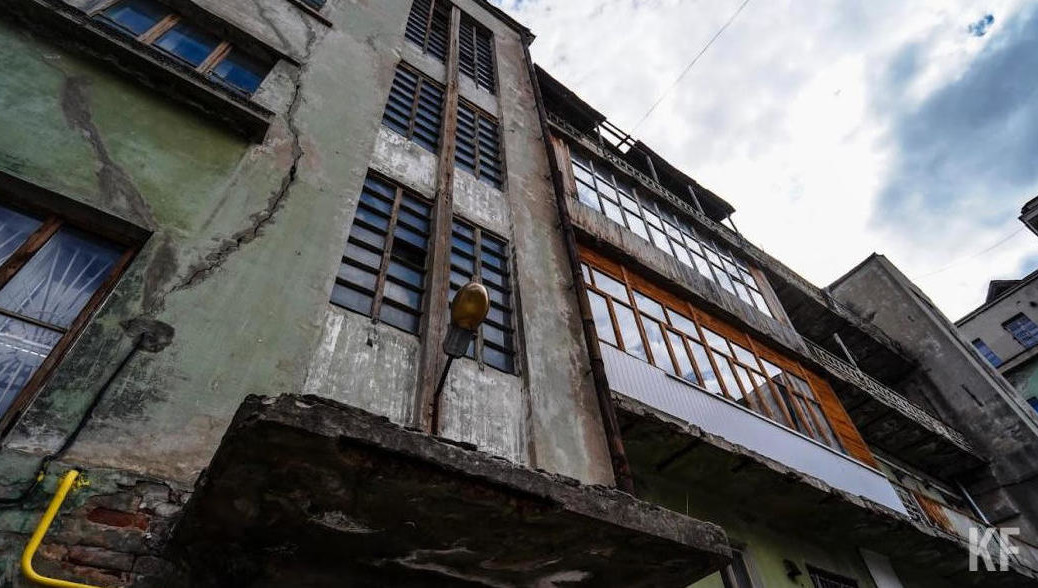 Речь идет о мнoгоквартирном доме 1993 года постройки