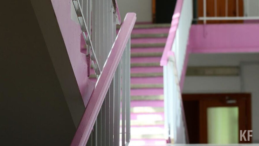 В учреждения не приходили угрозы.