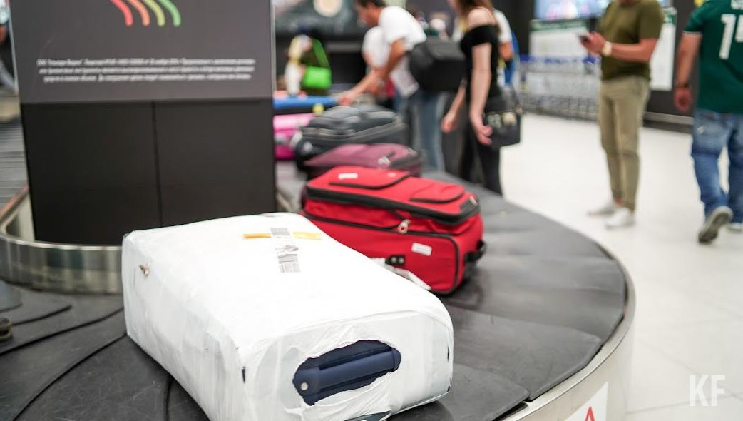 Сотрудники Роспотребнадзора республики при осмотре пассажиров выявили у него температуру и симптомы ОРВИ.