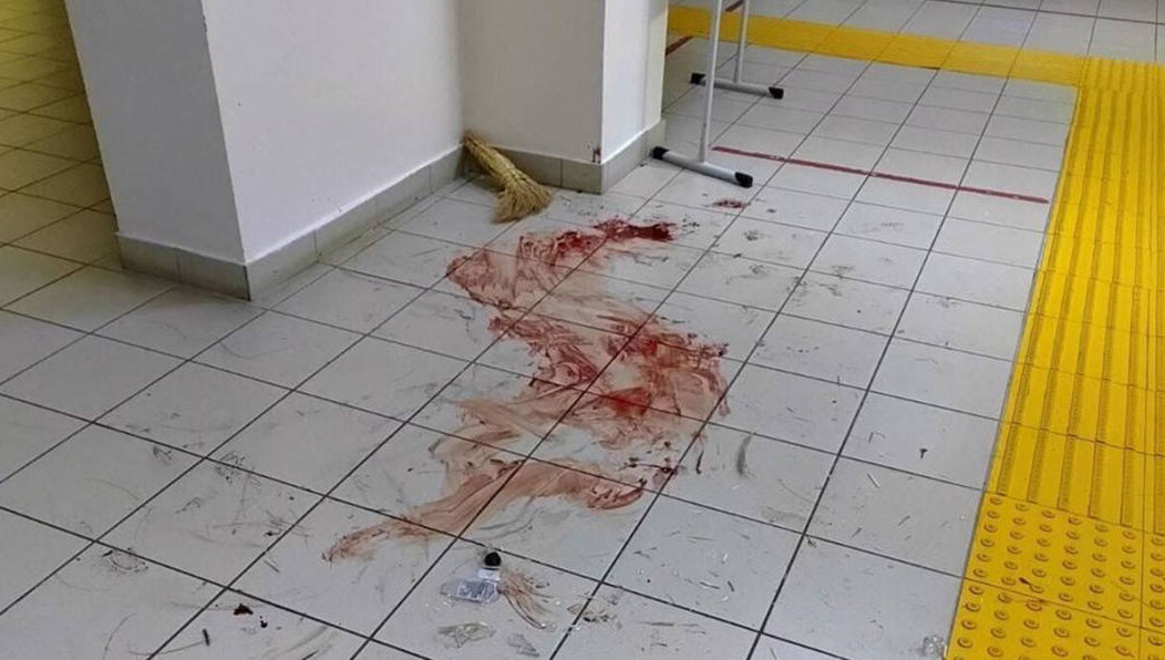 Работник и двое молодых парней решили выпить в честь праздника