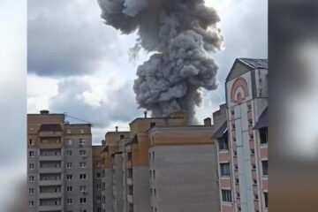 Продолжаются поиски людей под завалами.