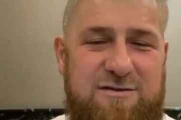 Глава Чечни призвал жителей республики последовать его примеру.