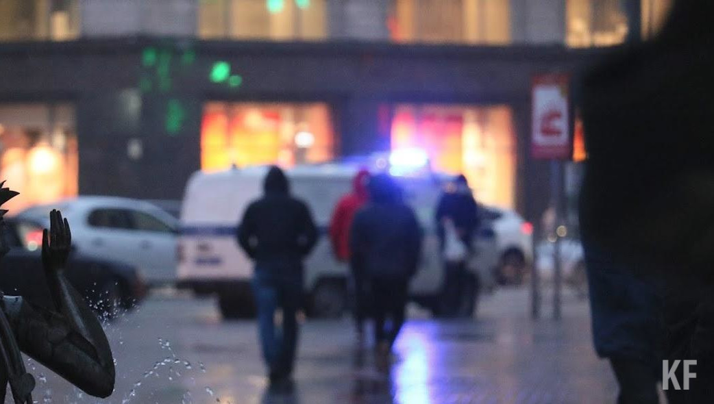 Преступник стрелял по машине полиции.