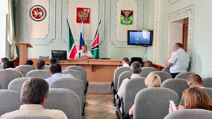 Рягат Хусаинов незначительно улучшил позиции.