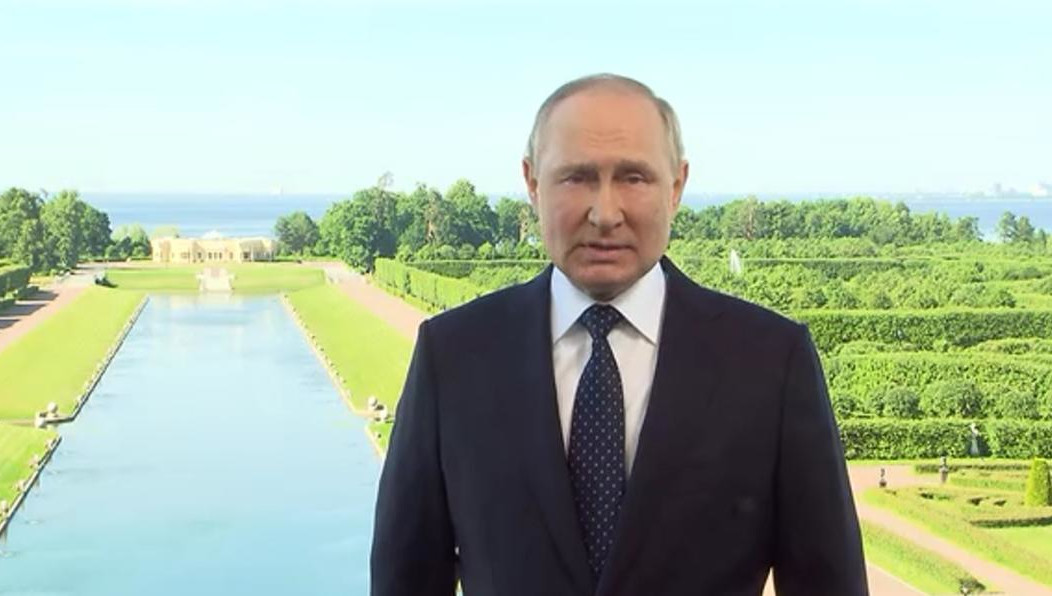 Президент России выступил на Петербургском международном юридическом форуме.